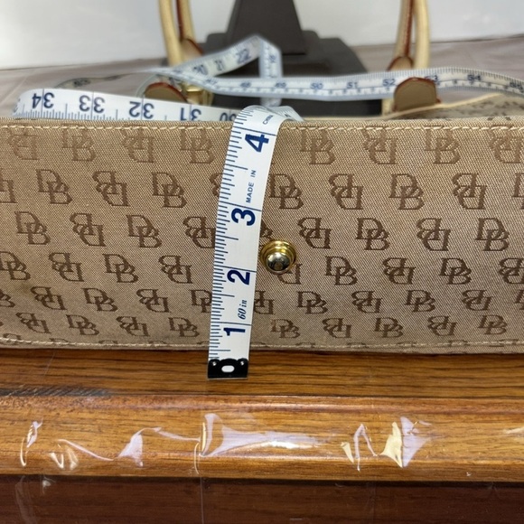 Dooney and Bourke logo signature purse/handbag/satchel. Many compartments. EUC. - Picture 7 of 10